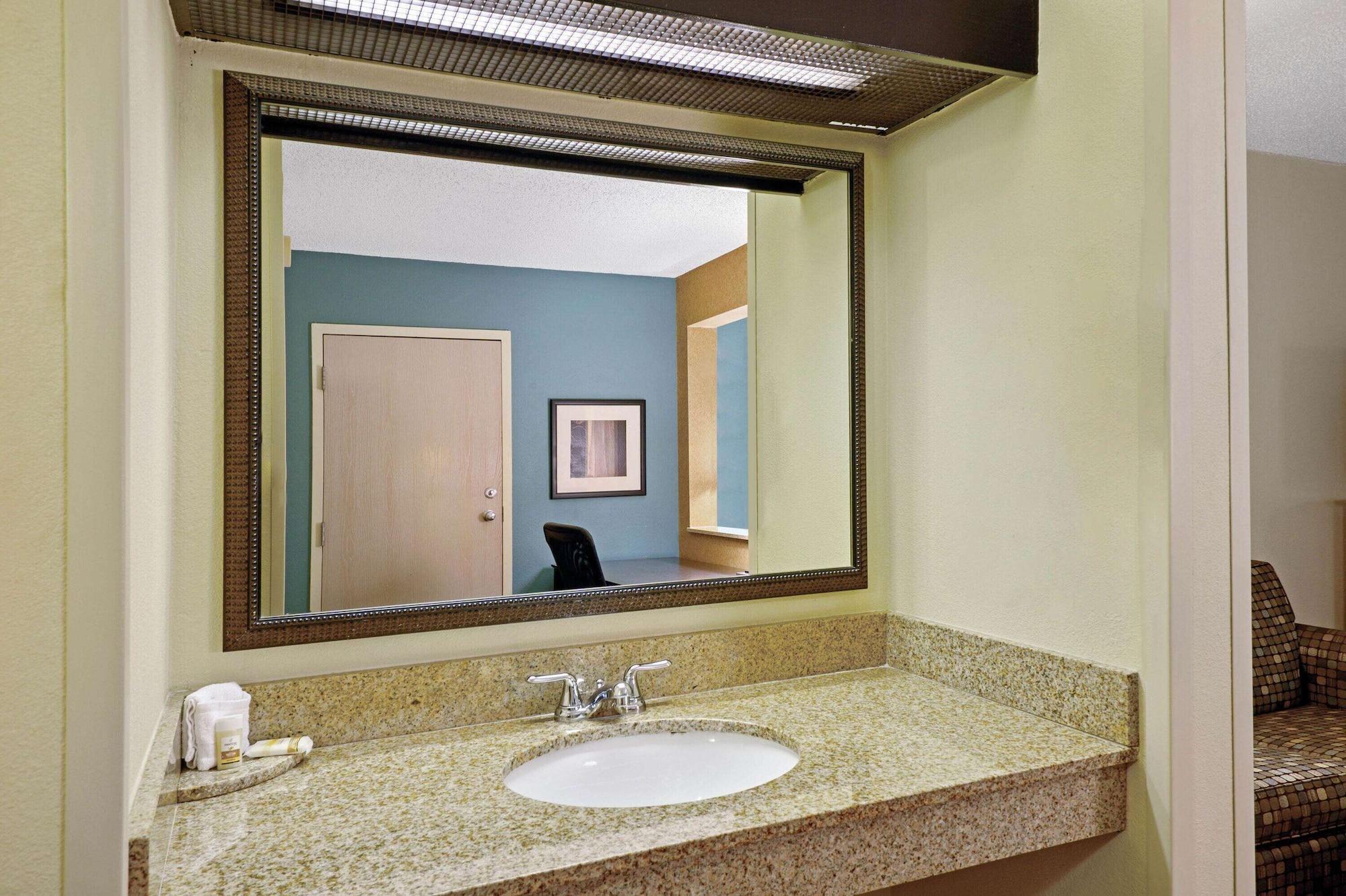 La Quinta Inn By Wyndham Columbia Se Fort Jackson Dış mekan fotoğraf