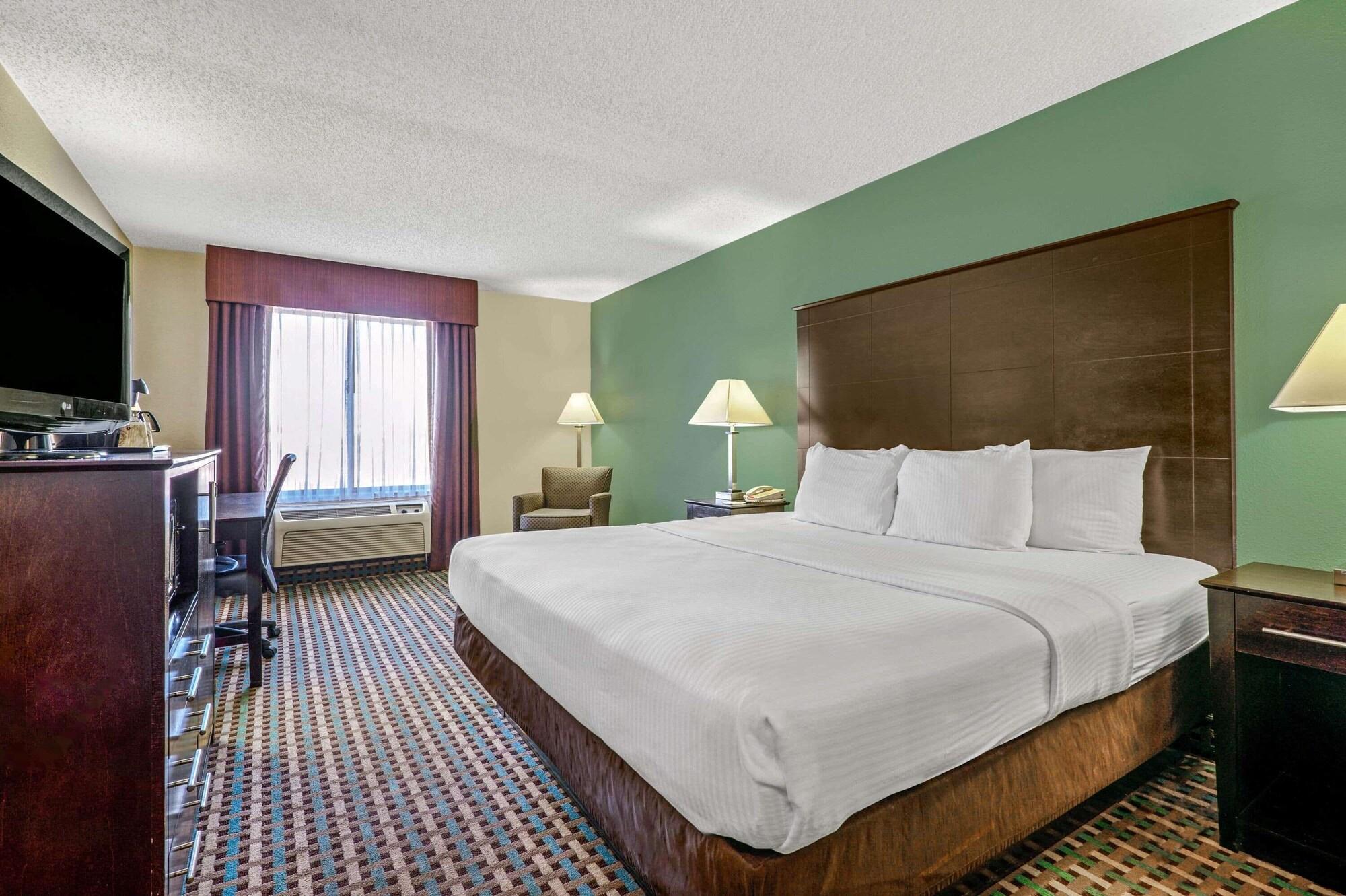 La Quinta Inn By Wyndham Columbia Se Fort Jackson Dış mekan fotoğraf
