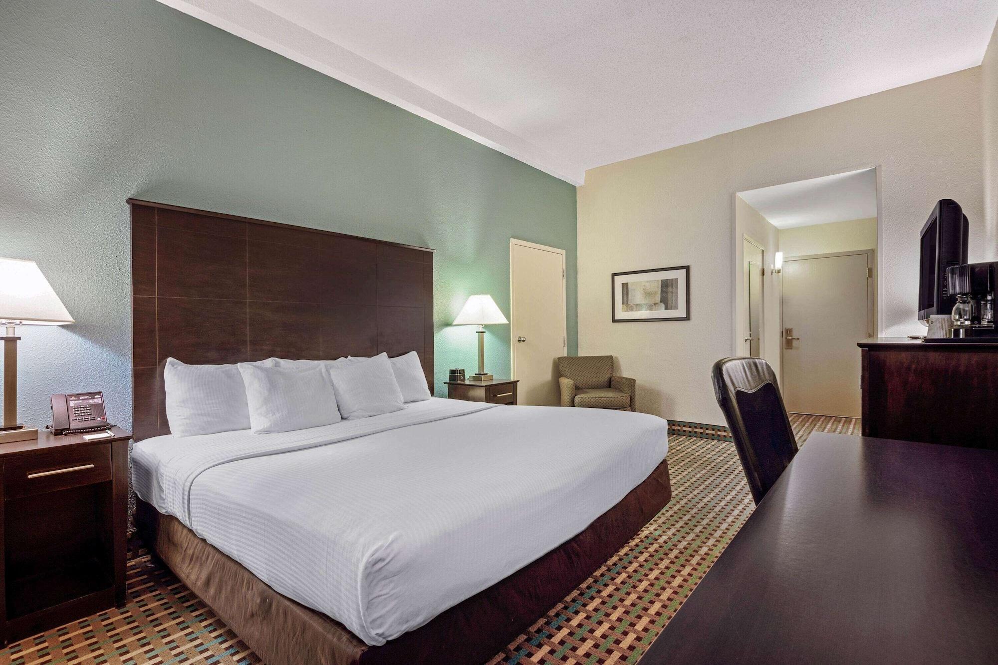 La Quinta Inn By Wyndham Columbia Se Fort Jackson Dış mekan fotoğraf