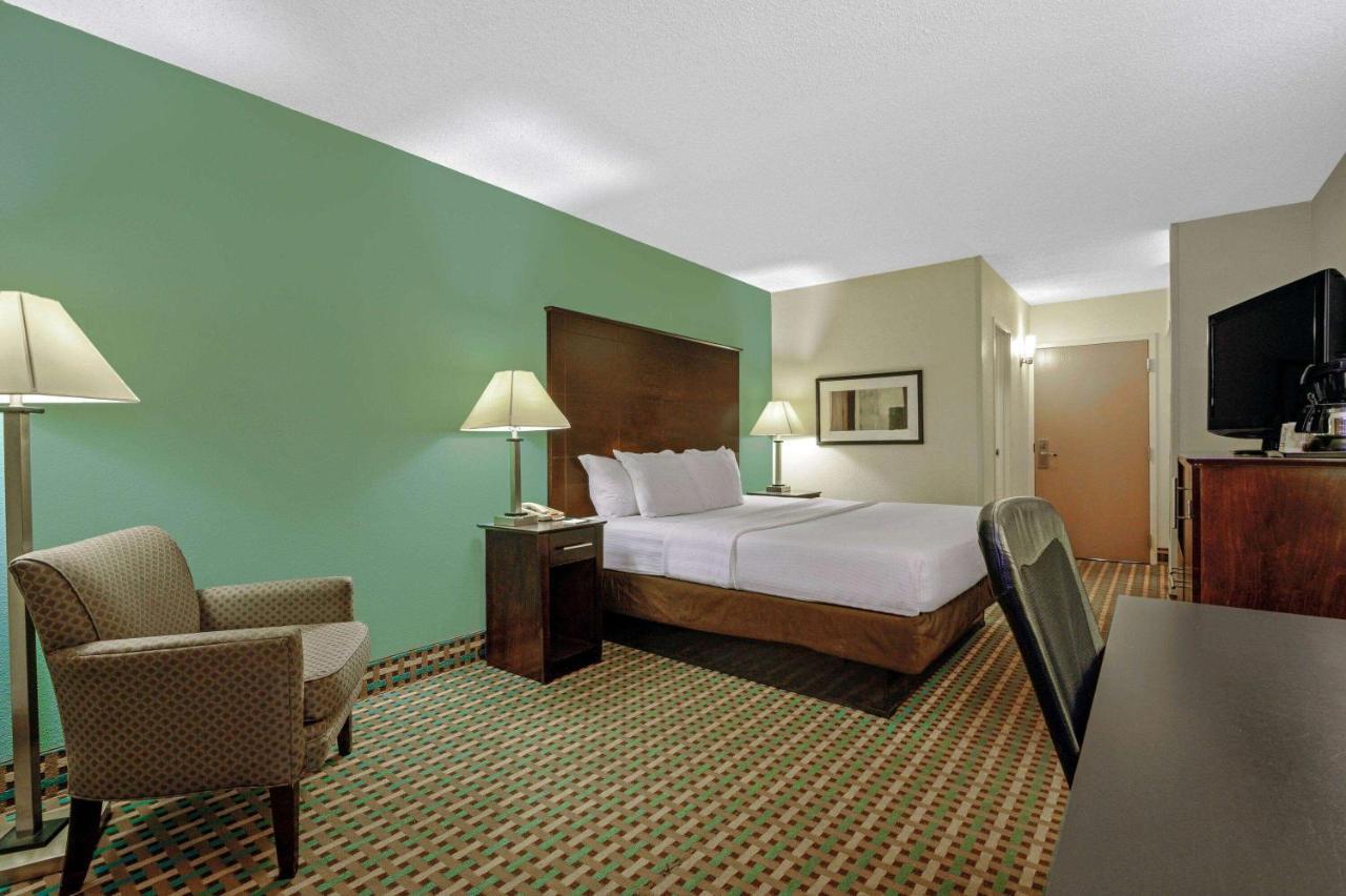 La Quinta Inn By Wyndham Columbia Se Fort Jackson Dış mekan fotoğraf